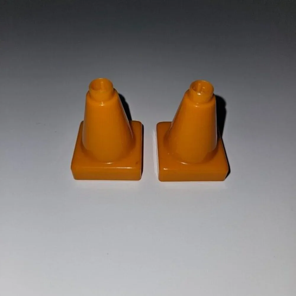 Mega Bloks Construction Toy Lot 2 Builders Cat Workers 2 Orange Safety Cones